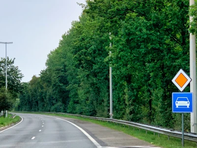 The maximum speed depends on the number of lanes, the central reservation, and so on.