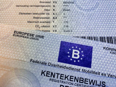 Un certificat d’immatriculation.