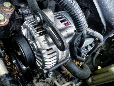 De alternator van een auto.