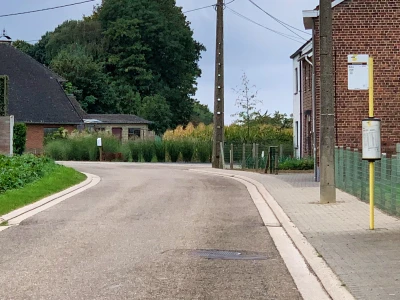 Een bord dat een bushalte aangeeft.