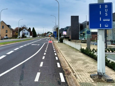 Een busstrook.