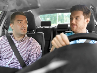 Carpooling, met meerdere personen samen rijden.